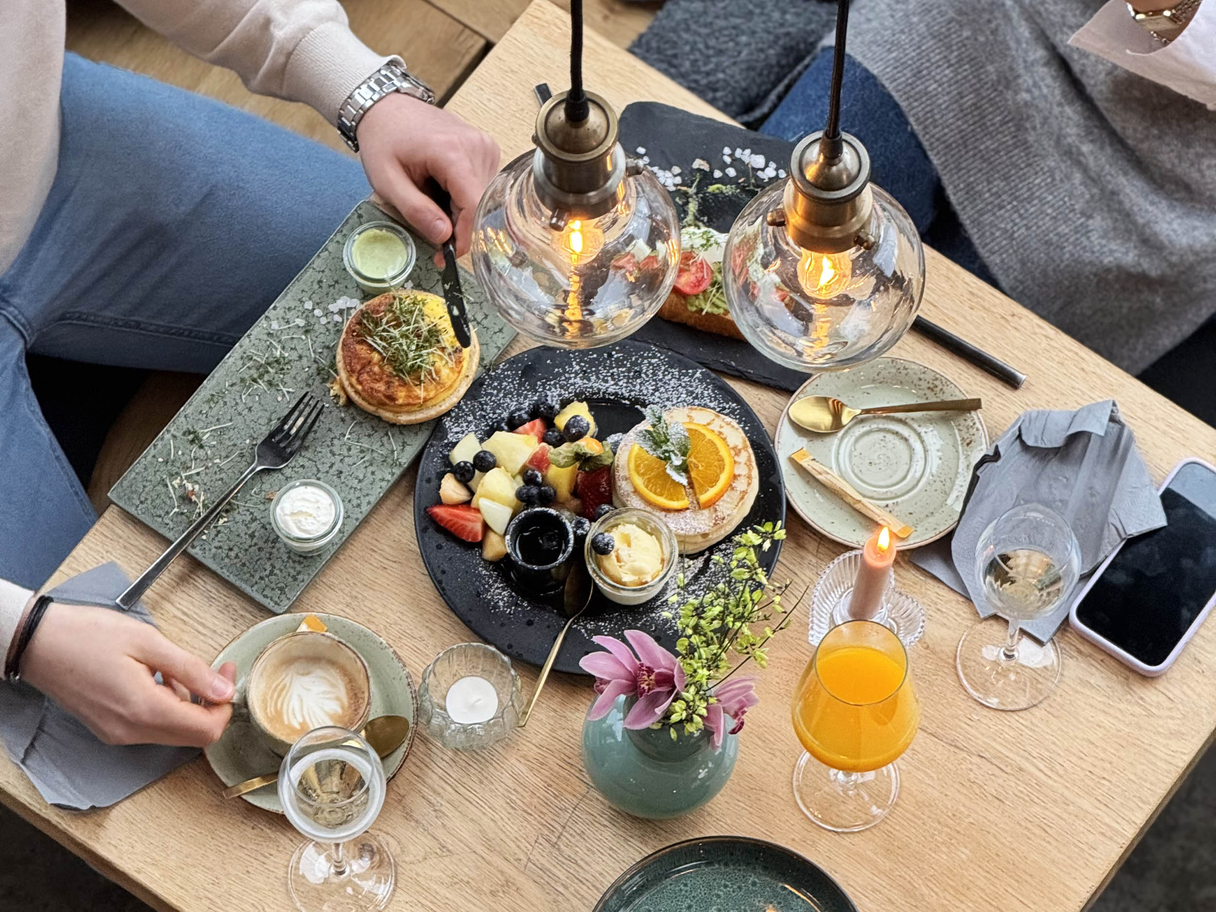 Frühstücken im Elliots Gartencafe